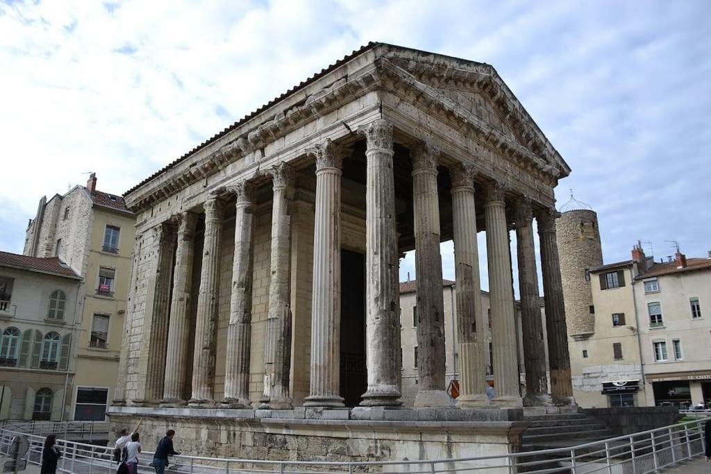 Vienne: Appartement Au Coeur Du Centre Historique Vienne  Exteriör bild